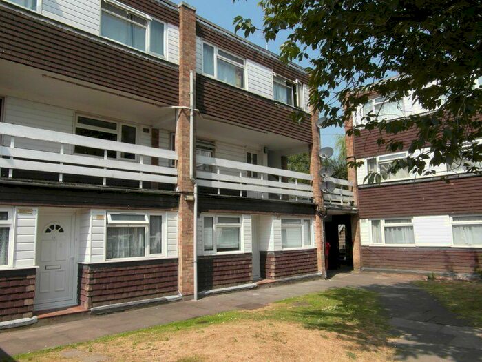 2 Bedroom Maisonette To Rent In Dale Court, SL1