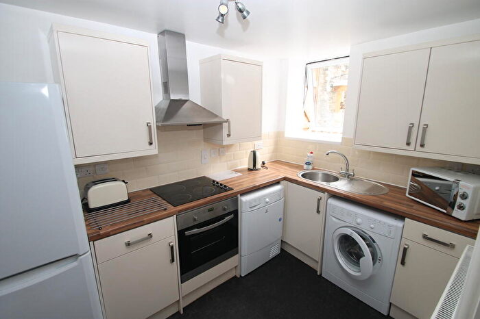 3 Bedroom Flat To Rent In Hastings Street, Plymouth, Devon, PL1