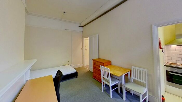 Flat To Rent In Clandon Road, Guildford, GU1