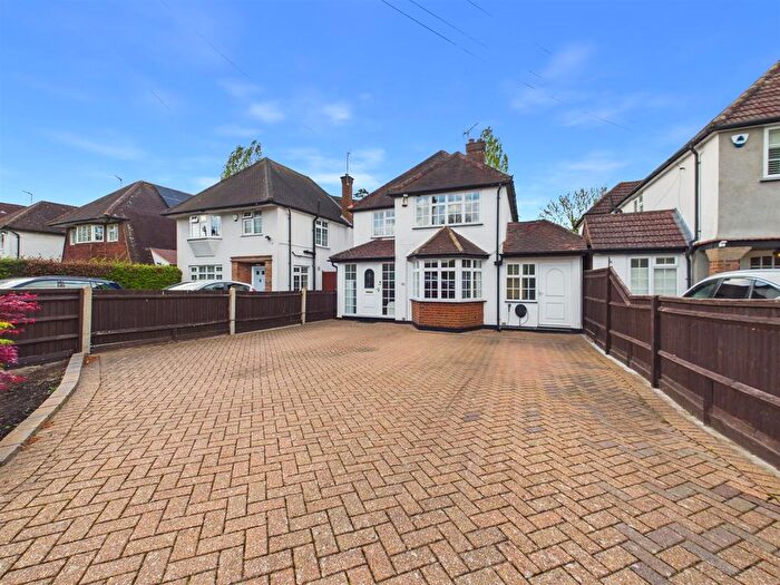 4 Bedroom Detached House For Sale In Sharps Lane, Ruislip, HA4