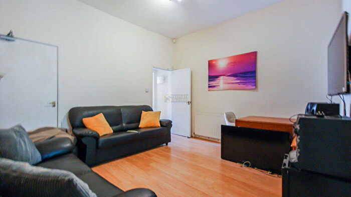 6 Bedroom Terraced House To Rent In Tiverton Road, Selly Oak, Birmingham, B29