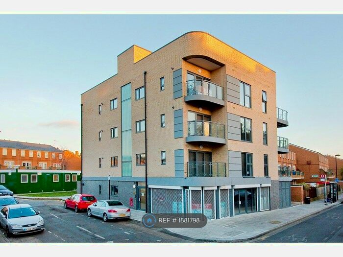 3 Bedroom Flat To Rent In Boleyn Road, London, N16