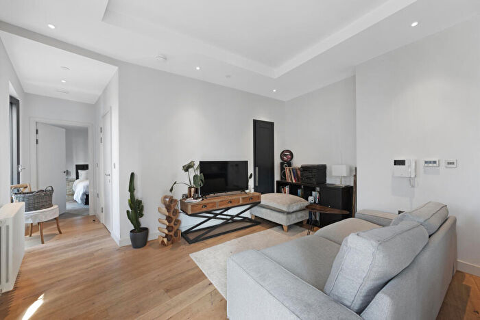 1 Bedroom Flat For Sale In Meade House, Canary Wharf, E14