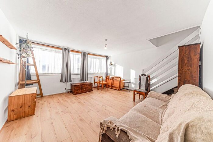 3 Bedroom Flat To Rent In Pelican Estate, London, SE15