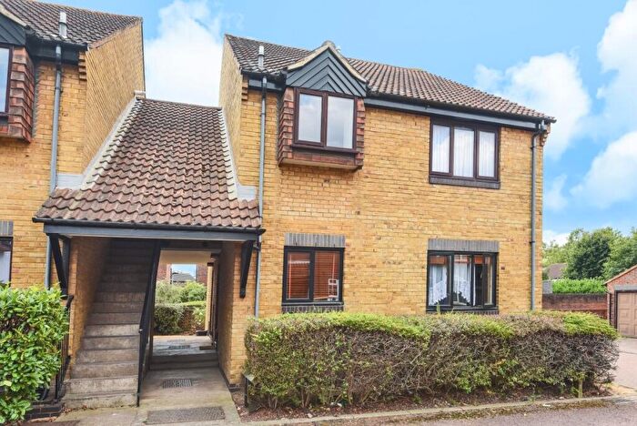 Flat For Sale In Victory Way, Surrey Quays, London, SE16