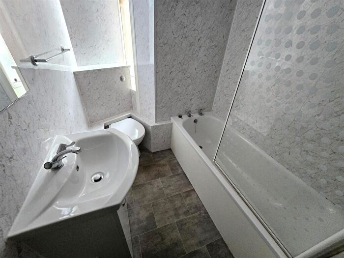 2 Bedroom Flat To Rent In London Road South, Lowestoft, NR33