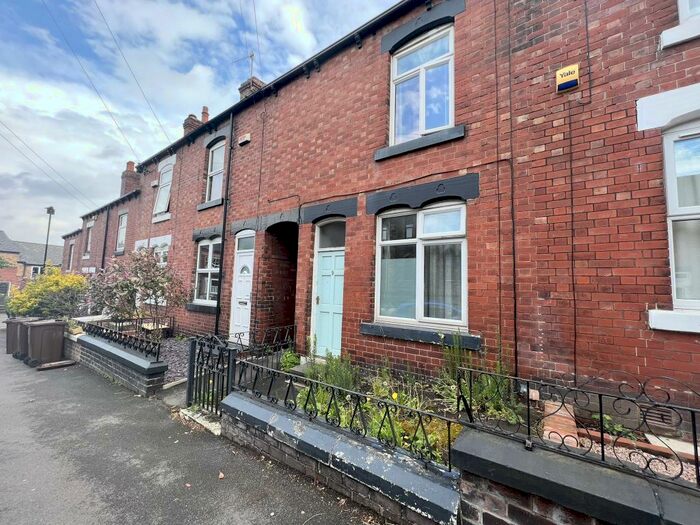 3 Bedroom House To Rent In Murray Road, Banner Cross, S11