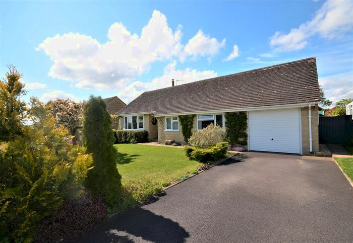 3 Bedroom Detached Bungalow For Sale In Hambledon Close, Todber, Sturminster Newton, DT10