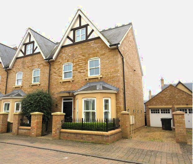 4 Bedroom End Of Terrace House To Rent In Stephenson Walk, Fairfield, SG5