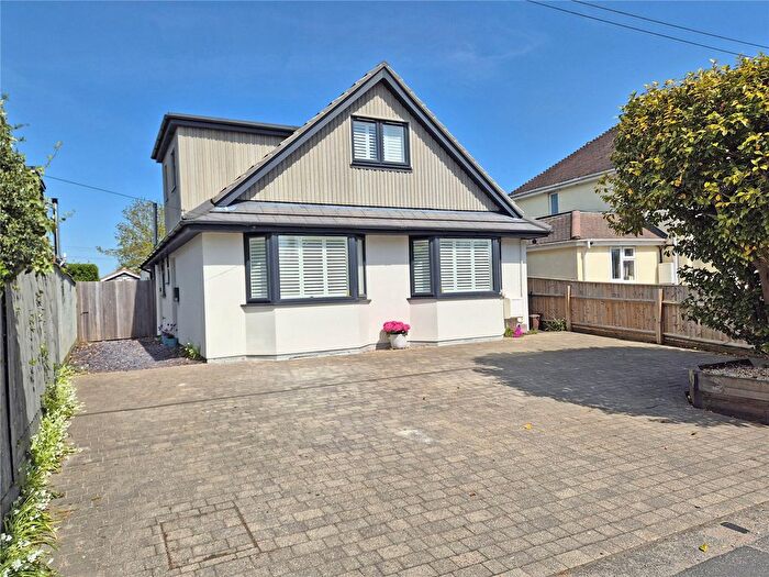 4 Bedroom Bungalow For Sale In Gore Road, New Milton, Hampshire, BH25