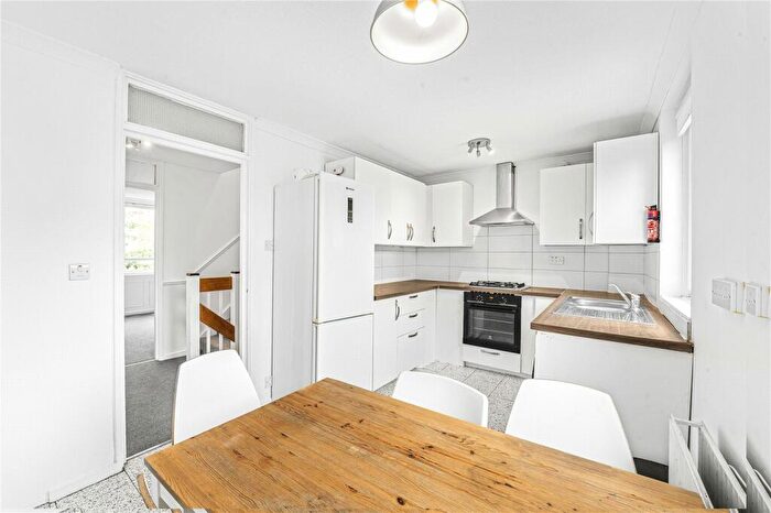 2 Bedroom Maisonette To Rent In Fenton Close, London, E8