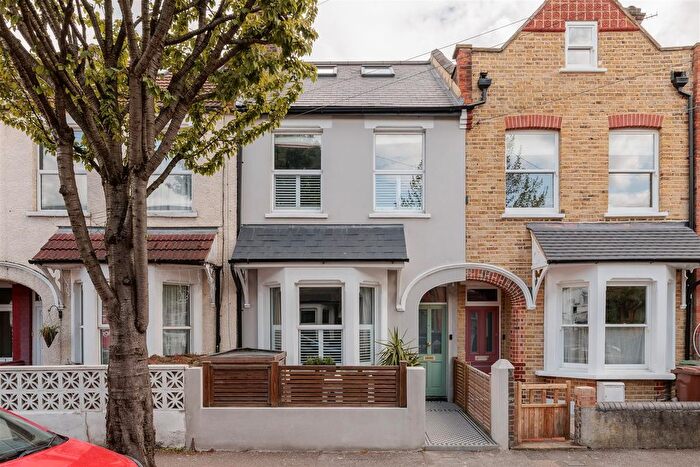 4 Bedroom Property For Sale In Cassiobury Road, Walthamstow, E17