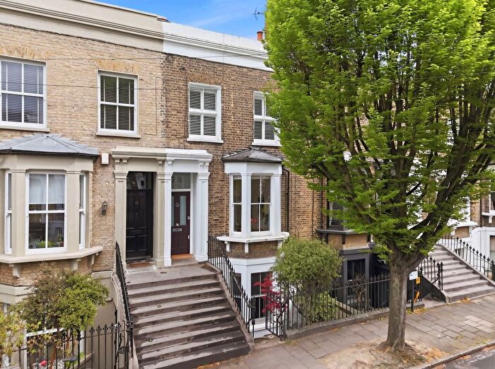 2 Bedroom Maisonette To Rent In Poole Road, London, E9