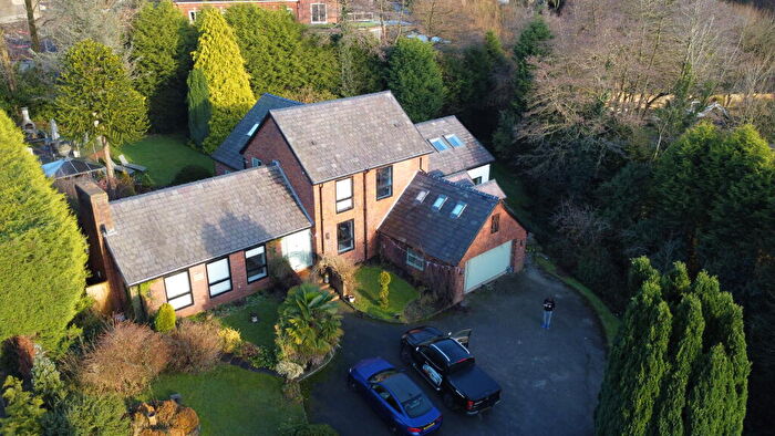5 Bedroom Detached House To Rent In North Road, Glossop, SK13