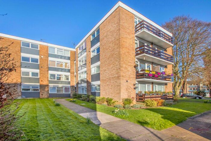 2 Bedroom Flat To Rent In Abbots Park, St Albans, AL1