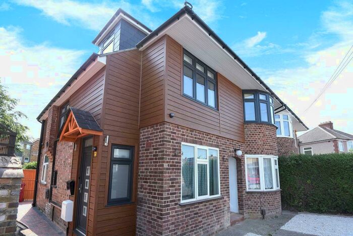 4 Bedroom Maisonette To Rent In Slough, Berkshire, SL2