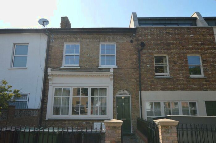 1 Bedroom Flat To Rent In Grosvenor Park Road, Walthamstow, E17