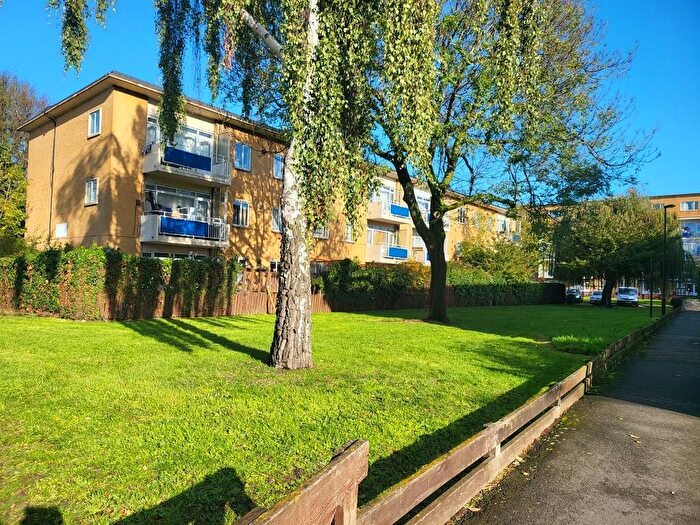 3 Bedroom Flat To Rent In Passfields Bromley Road, London, SE6
