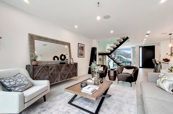 4 Bedroom Semi Detached House To Rent In Gulliver Place, London, N10