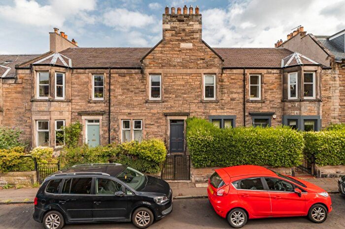 4 Bedroom Flat For Sale In / Scone Gardens, Edinburgh, EH8