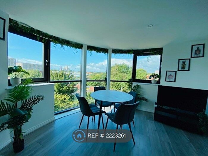 2 Bedroom Flat To Rent In Middlewood Street, Salford, M5