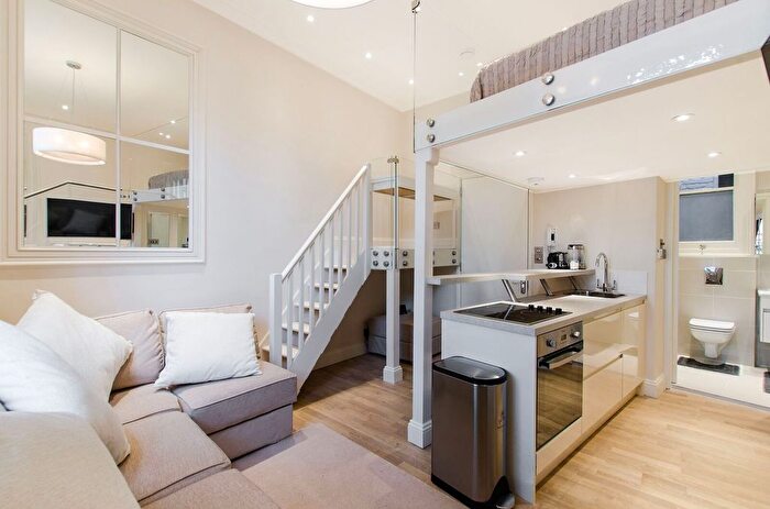 Maisonette For Sale In Earls Court Road, Earls Court, London, SW5