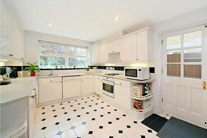 4 Bedroom Property To Rent In Coates Avenue, London, SW18