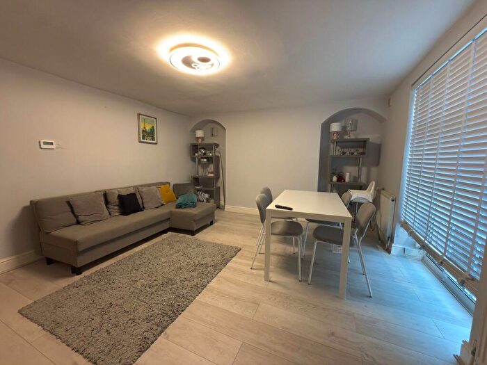 1 Bedroom Apartment To Rent In Oakley Square, London, NW1