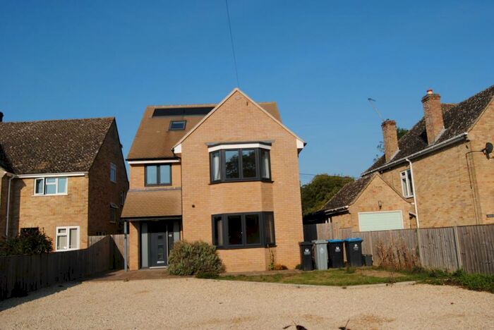 5 Bedroom Detached House To Rent In The Green, Standlake, Oxon, OX29