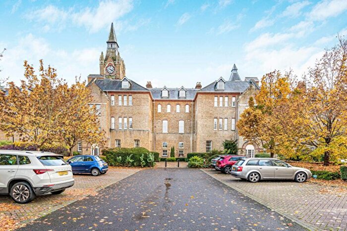 2 Bedroom Apartment For Sale In Florence Way, Knaphill, Woking, Surrey, GU21