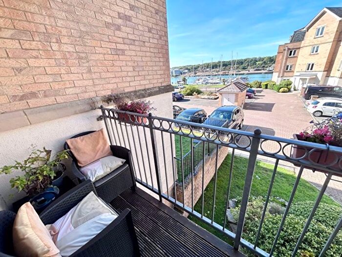 2 Bedroom Flat For Sale In Medina View, East Cowes, PO32