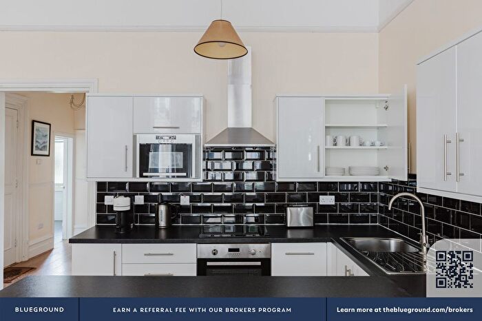2 Bedroom Flat To Rent In Earl's Court, London, SW5