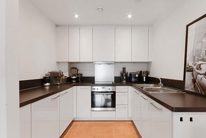 1 Bedroom Flat To Rent In Putney Hill, Putney, London, SW15