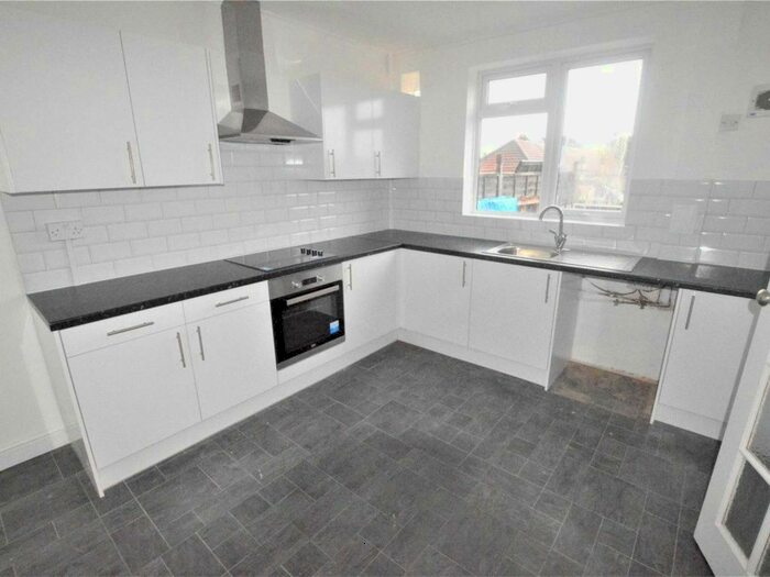 2 Bedroom Flat To Rent In Blackfen Parade, Blackfen Road, Blackfen, Sidcup, DA15