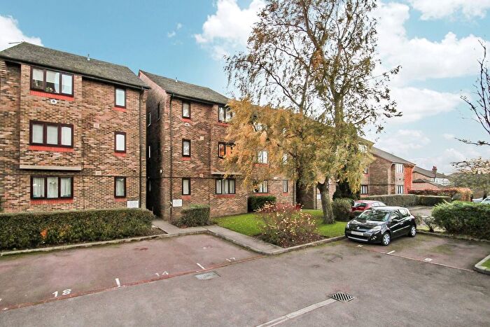 1 Bedroom Flat To Rent In Chiltern View Road, Uxbridge, UB8