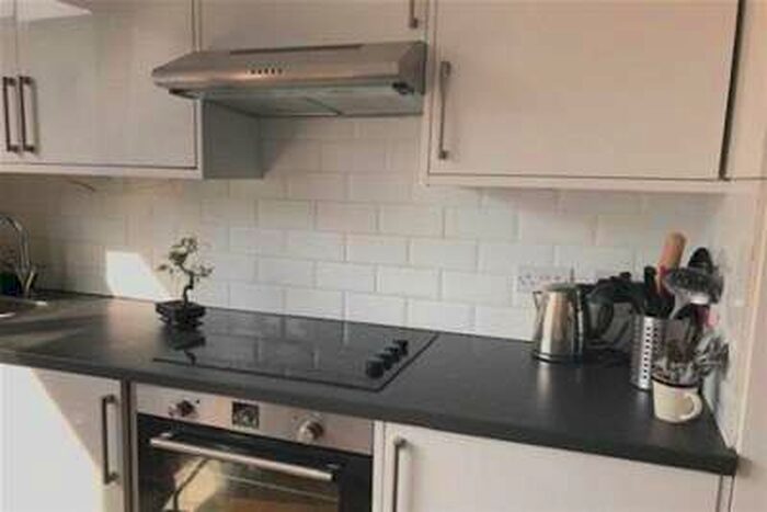 Flat To Rent In Beehive Place, Brixton SW9