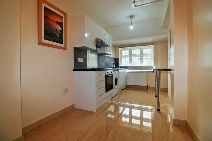 1 Bedroom Studio To Rent In Totternhoe Close, Kenton, Harrow, HA3