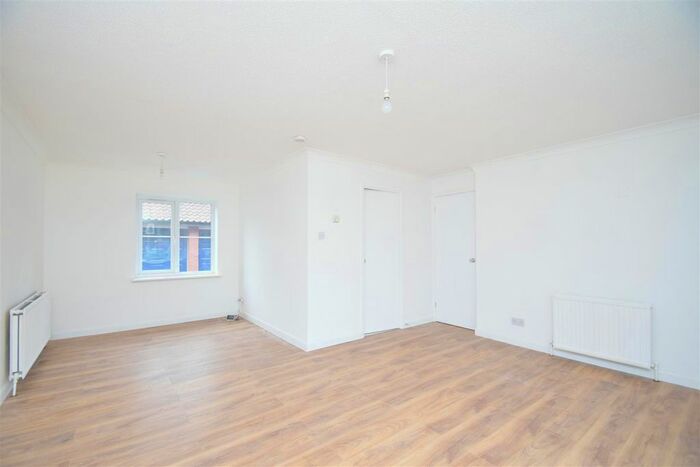 2 Bedroom Flat To Rent In Murray Road, Northwood, HA6