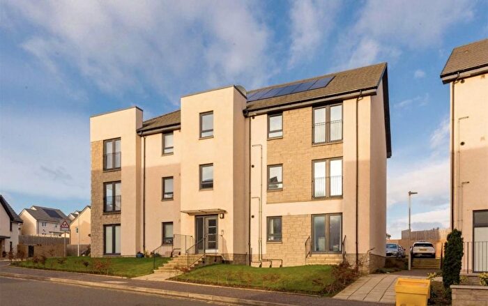 2 Bedroom Flat To Rent In Bowbridge Crescent, Edinburgh, EH17