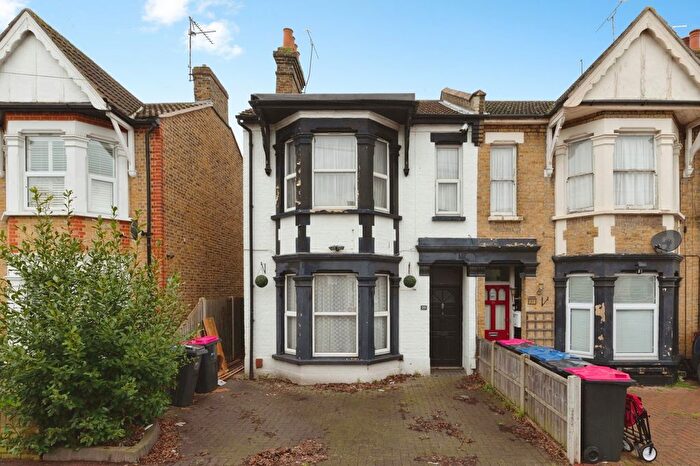 3 Bedroom Semi Detached House For Sale In Chelmsford Avenue, Southend-On-Sea, Essex, SS2