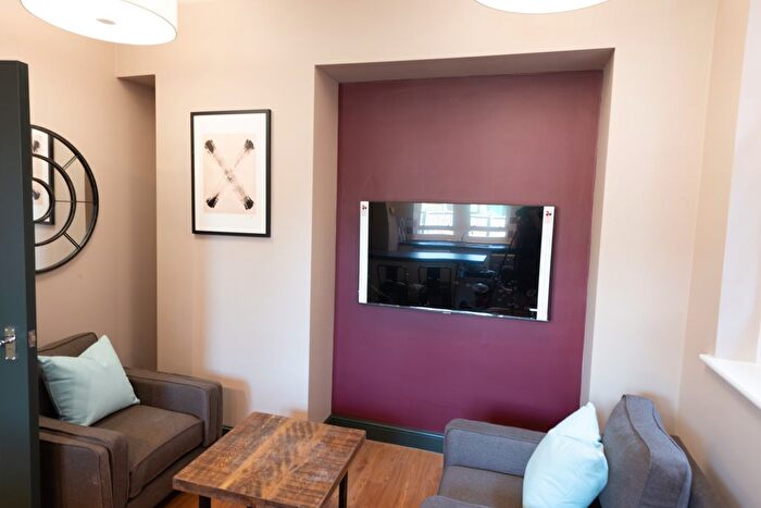 2 Bedroom Block Of Flats To Rent In Flat C Bishop Blackall School, Exeter, EX4