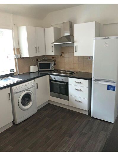 3 Bedroom Flat To Rent In Hanover Street, Mount Pleasant, Swansea, SA1
