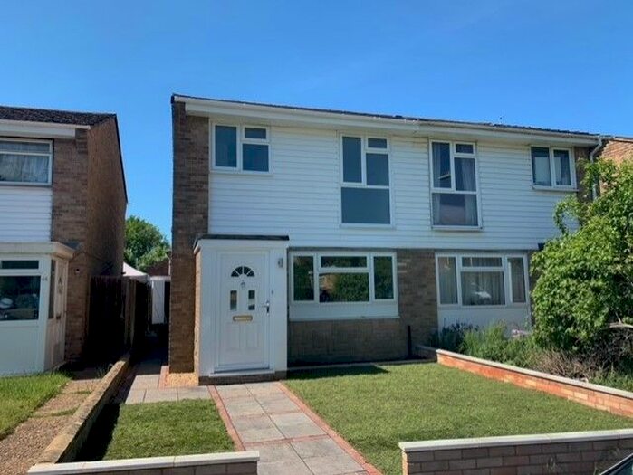 3 Bedroom Semi-Detached House To Rent In Saxon Way, Romsey, SO51