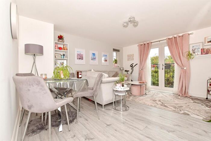 2 Bedroom Apartment For Sale In Fife Way, Aylesham, Canterbury, Kent, CT3