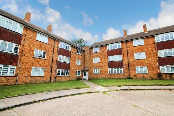 2 Bedroom Flat To Rent In Enfield Road, Enfield, EN2