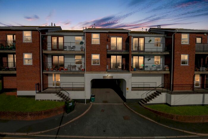 2 Bedroom Flat To Rent In Coombe Vale Road, Teignmouth, TQ14