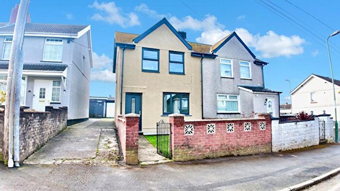 3 Bedroom Semi-Detached House For Sale In Pencoed Avenue, Cefn Fforest, NP12