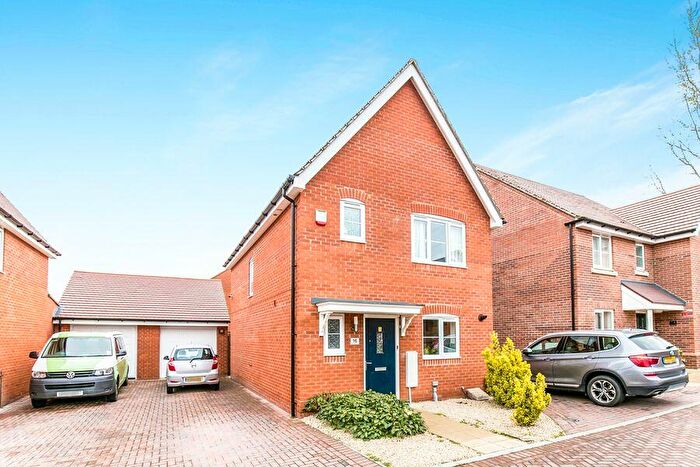 3 Bedroom Link Detached House To Rent In Tabby Drive, Three Mile Cross, RG7