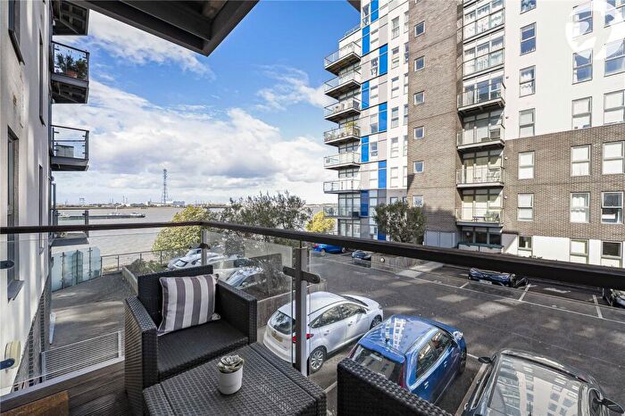 1 Bedroom Flat For Sale In Carmichael Avenue, Greenhithe, Kent, DA9