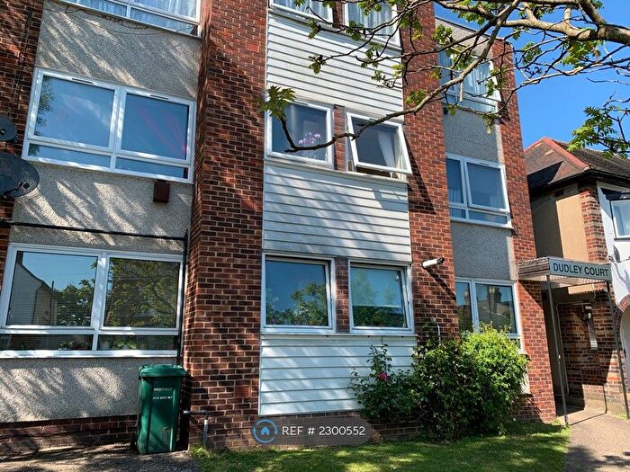2 Bedroom Flat To Rent In Dudley Court, London, N12